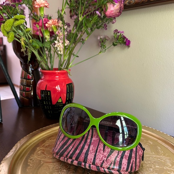 Green Oversized Sunglasses - Picture 2 of 8